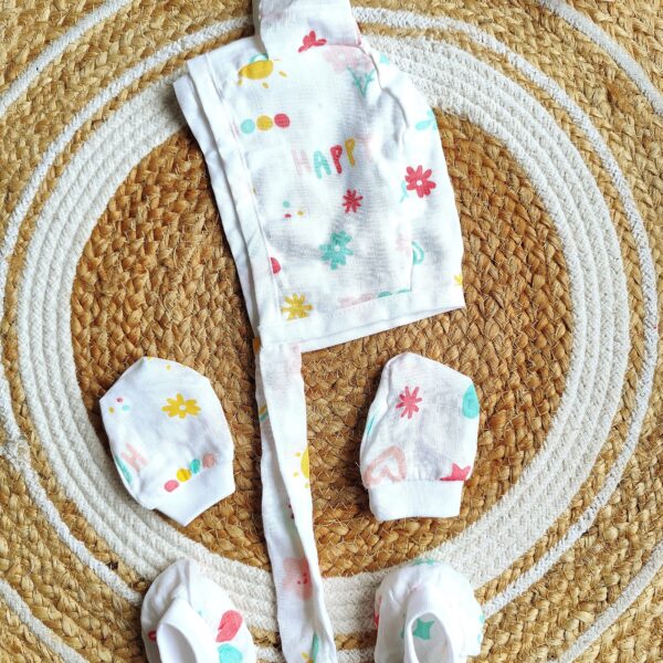 Muslin Cap, Mitten & Booties Set – Happy Heart Print