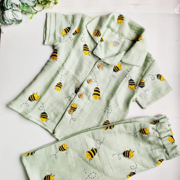 Exclusive Muslin Night Suit – Honeybee Print