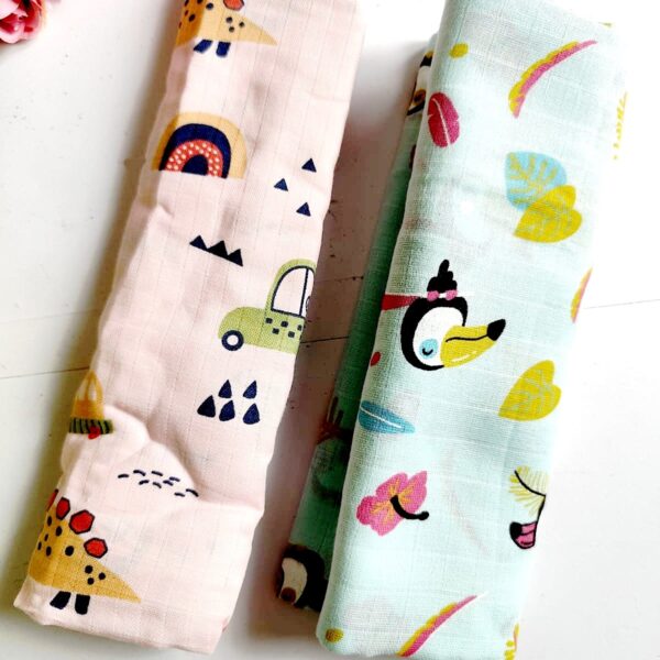 Pack of 2 Colored Muslin Towels – Random Colors & Prints (100*100 cm)